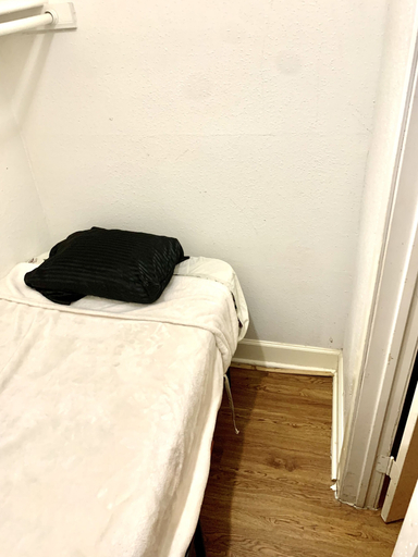 Bedroom 1, The Ugly House, Houston