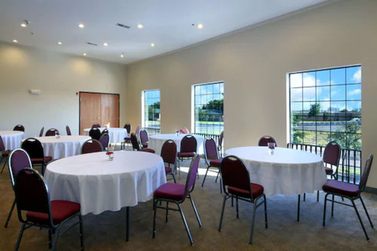 Food & Drinks 4, Days Inn by Wyndham Lubbock South, Lubbock