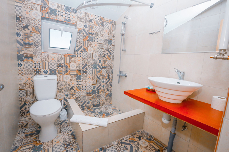 Bathroom 4, Laguna Beach Club, Dusheti