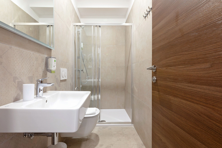 Bathroom 5, S. Martino Rooms, Pula
