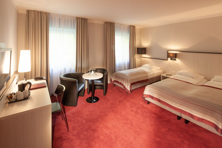 Bedroom 3, Bergers Airporthotel Memmingen, Unterallgäu