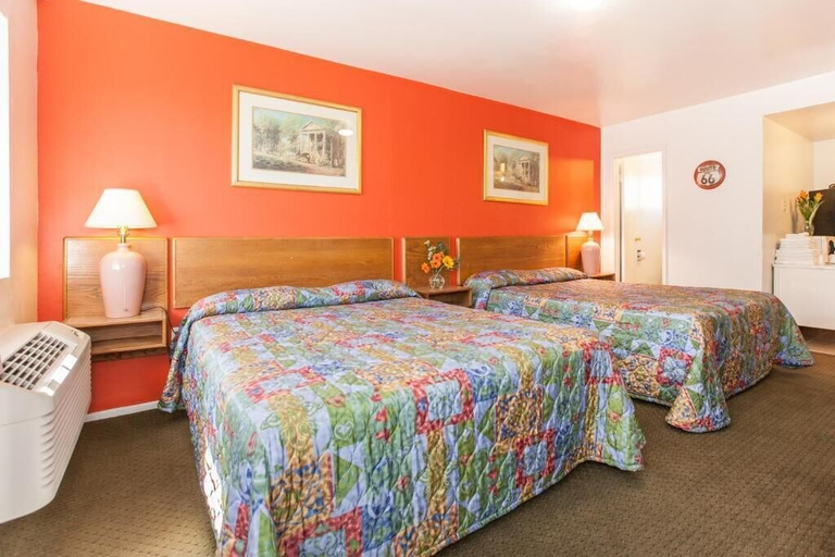 Bedroom 2, Route 66 Motel, San Bernardino