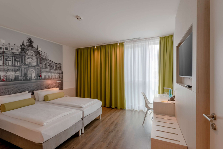 Bedroom 4, Super 8 by Wyndham Dresden, Dresden