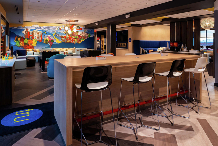 Food & Drinks 5, Tru By Hilton Staunton, Staunton