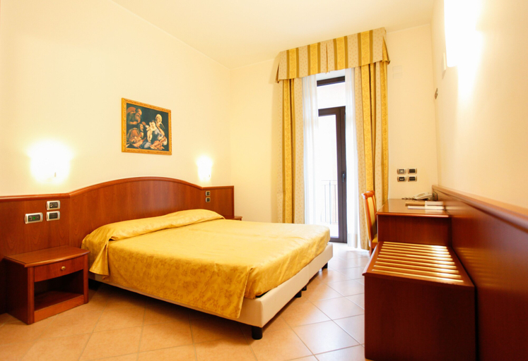 Bedroom 4, Garda Family House, Verona