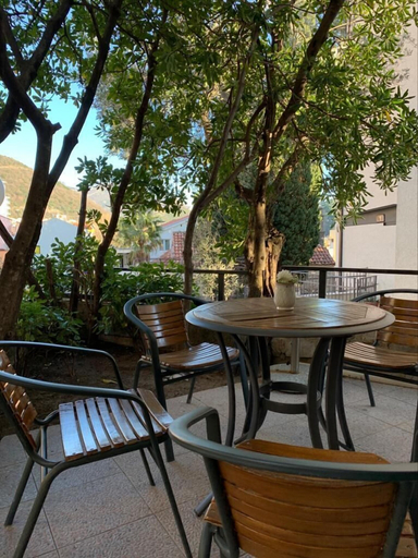 Others 5, Apartments Petrovac