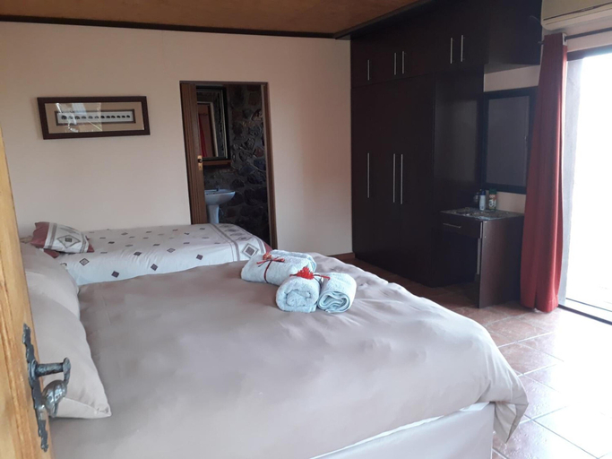 Bedroom 3, Onduri Lodge - In Okaukuejo, Kamanjab