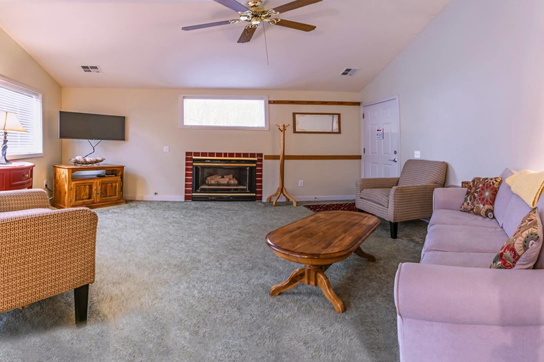 Others 5, Oak Hideaway Cottage- 1.5 Blocks to OSF, Jackson