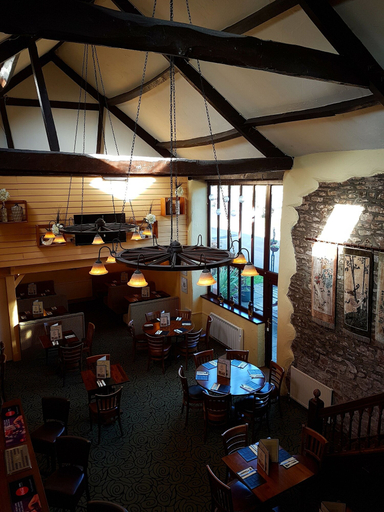 Food & Drinks 4, The Old Barn Inn, Newport