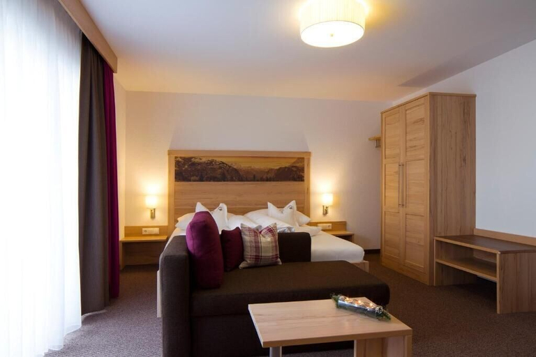 Bedroom 3, Alpinhotel Monte, Landeck