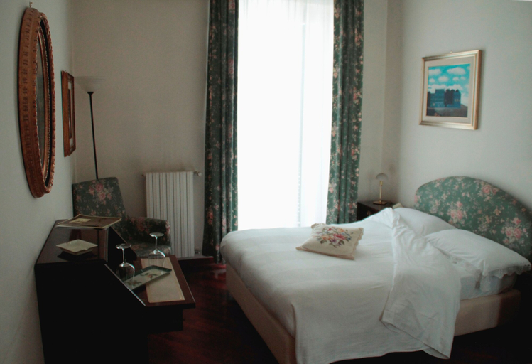 Bedroom 1, Zodiacus, Bari