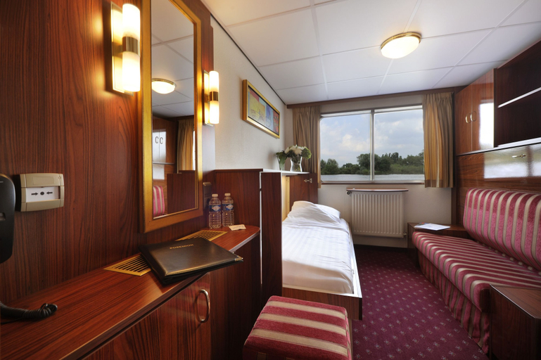Others 4, Crossgates Hotelship Hafen - Neuss, Rhein-Kreis Neuss