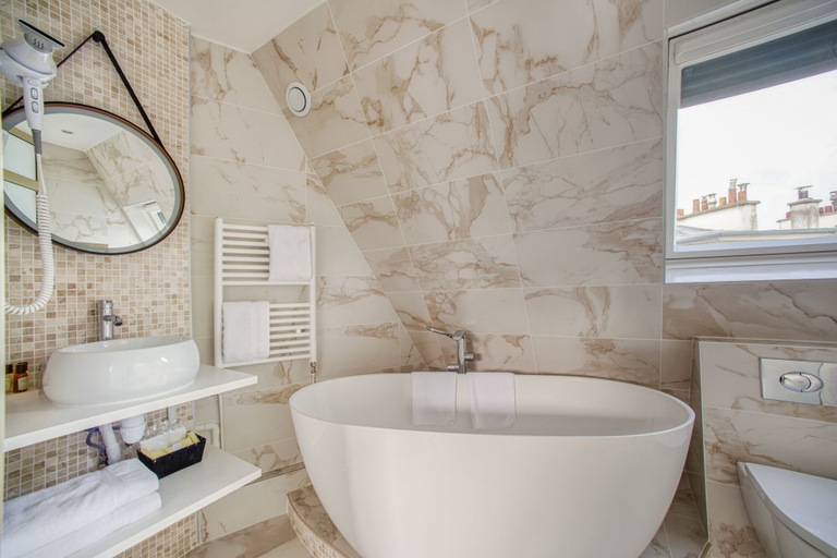 Bathroom 5, Queens Boutique Hotel, Paris