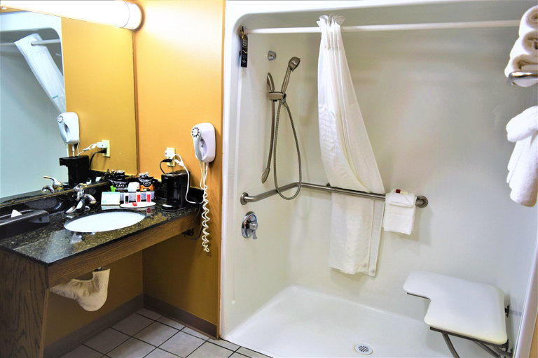 Bathroom 4, Baymont by Wyndham Forest City, Rutherford