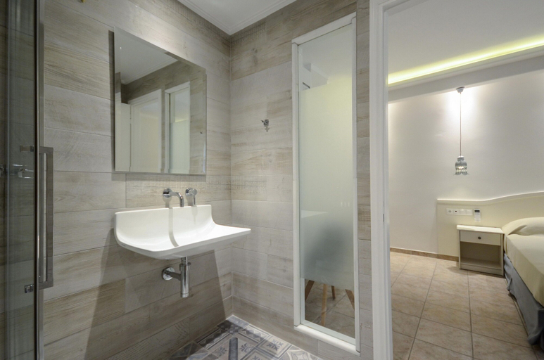 Bathroom 4, Spiros Hotel, South Aegean