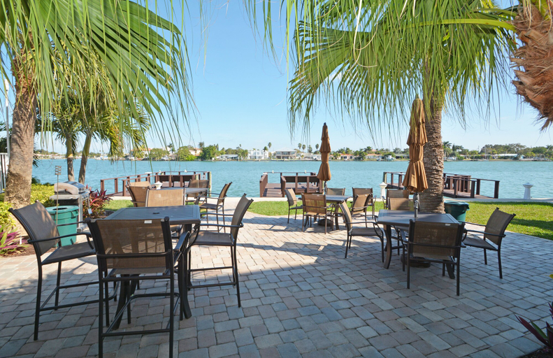 Food & Drinks 4, Westwinds Waterfront Resort, Pinellas