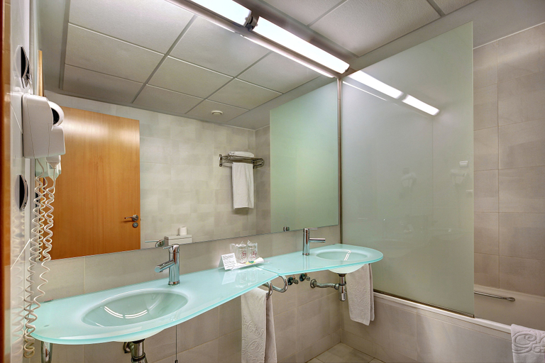 Bathroom 4, U Hotel Villa - Gomá, Zaragoza