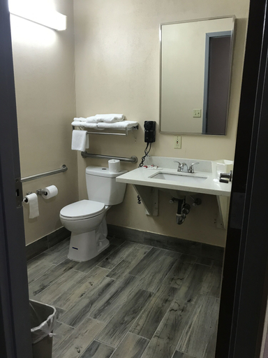 Bathroom 4, Days Inn by Wyndham Hillsboro, Highland