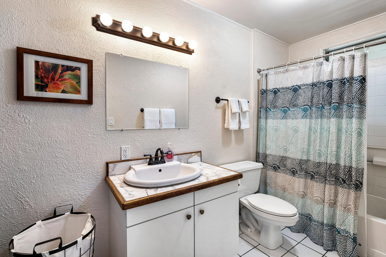 Bathroom 4, Kona Shores #203, Hawaii