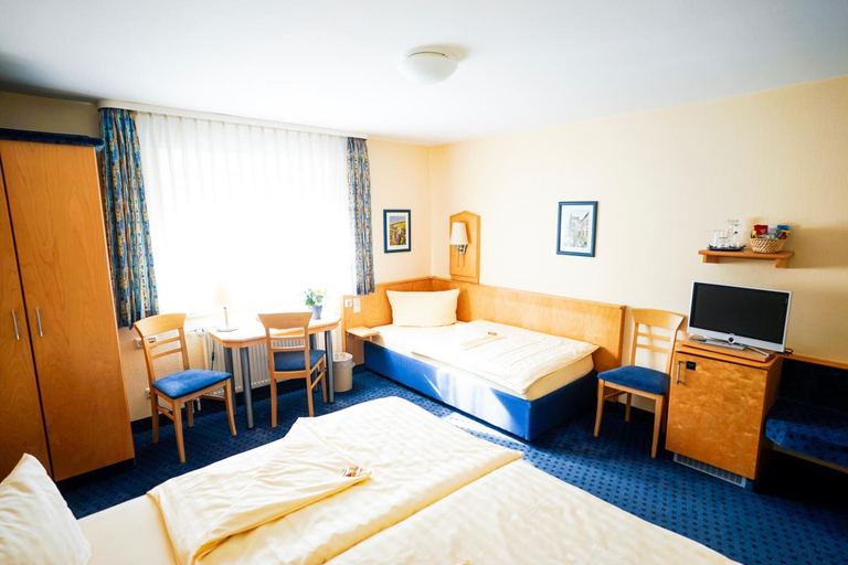 Bedroom 4, Hotel Sauer Garni, Offenbach