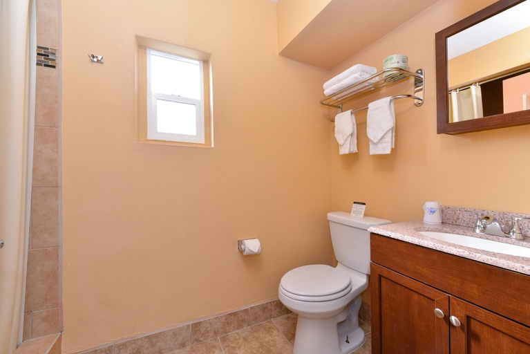Bathroom 4, Americas Best Value Inn Porterville, Tulare