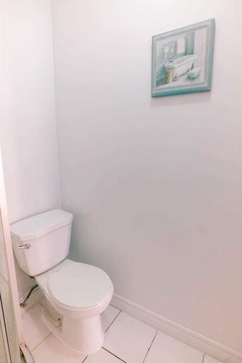 Bathroom 3, 2 Bedroom Apartment near Kensington Market - Unit 10, Toronto