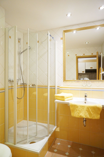 Bathroom 5, Das Appartmenthaus Silvia, Passau