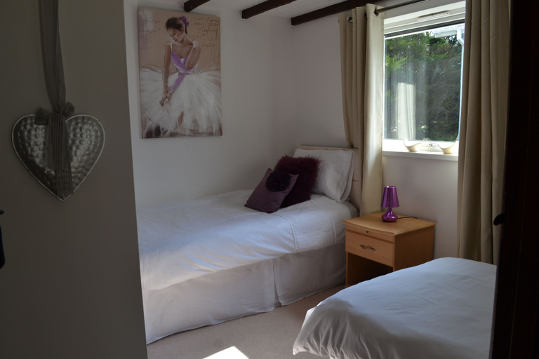 Bedroom 2, Thornbury Holiday Park, Devon