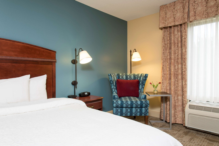 Bedroom 3, Hampton Inn & Suites Bloomington - Normal, McLean