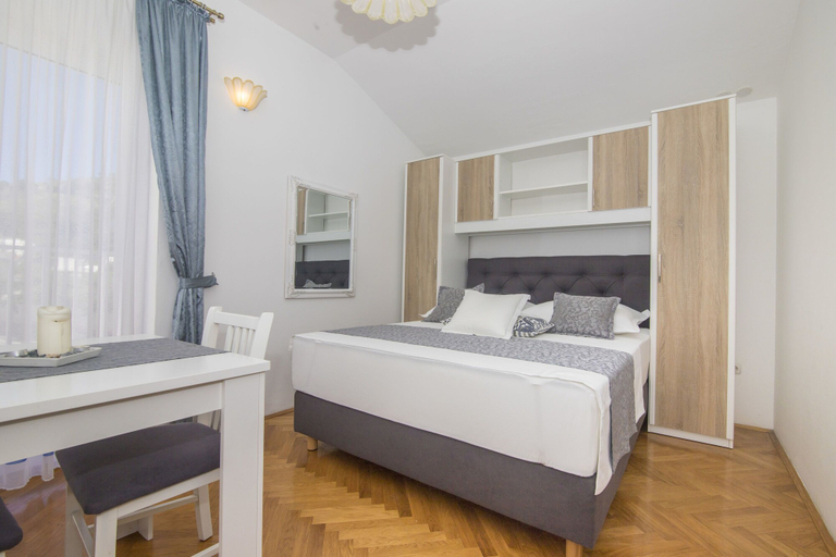 Bedroom 5, Apartments and Rooms Kapulica, Tučepi