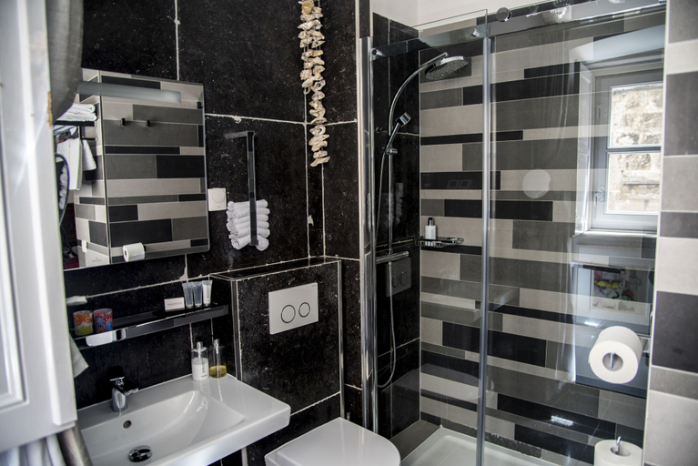Bathroom 3, Prijeko Palace, Dubrovnik