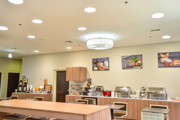 Food & Drinks 5, Microtel Inn & Suites by Wyndham Cuauhtemoc Campos Menonitas, Cuauhtémoc