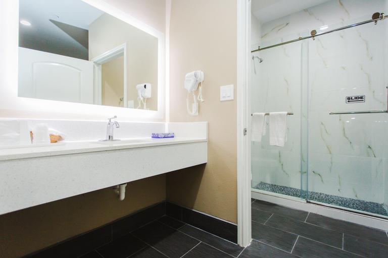 Bathroom 4, Budget Host Inn and Suites, Fort Bend