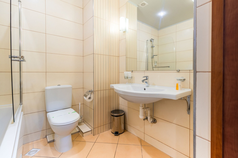 Bathroom 4, Regency Hotel