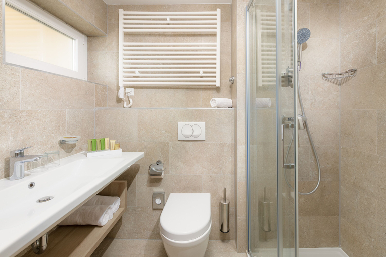 Bathroom 5, Medora Auri Family Beach Hotel, Podgora