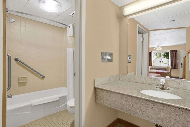Bathroom 3, Days Inn by Wyndham Harrisburg North, Dauphin