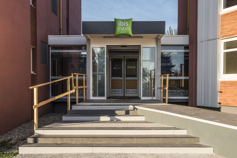 Exterior & Views 2, ibis Styles Lyon Bron Eurexpo, Rhône