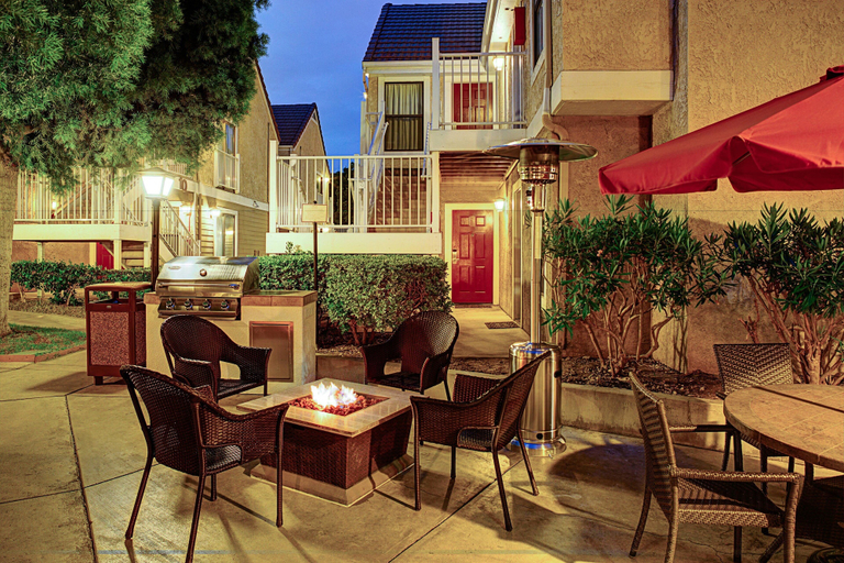 Food & Drinks 4, Residence Inn by Marriott Ontario Airport, San Bernardino