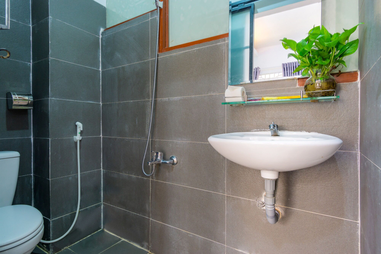 Bathroom 5, Condodo Hostel, District 1