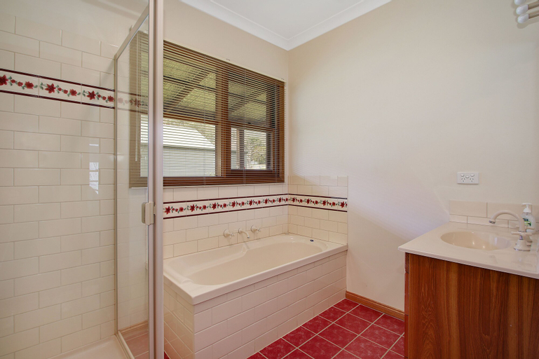Bedroom 3, Stoney Creek - On Morses Creek Road, Alpine - East