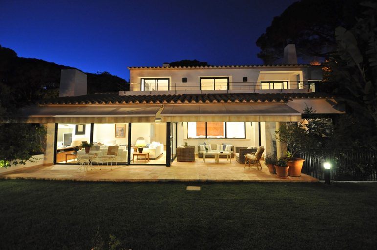 Exterior & Views 2, Villa Prima, Girona