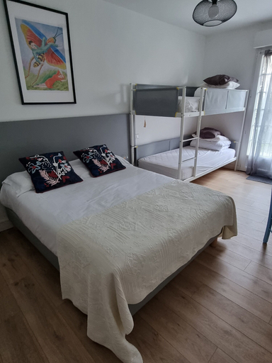 Bedroom 2, Hotel Aux Rochers de l'Ocean, Vendée