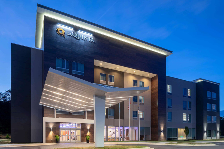 La Quinta Inn & Suites by Wyndham Greensboro Arpt High Point, Guilford
