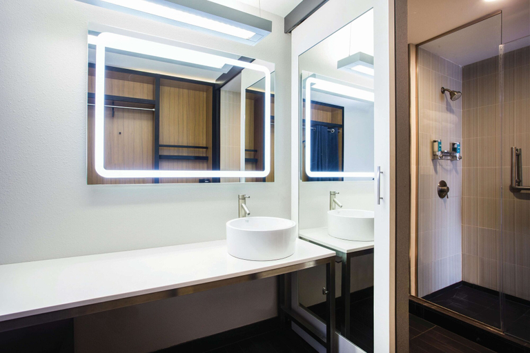 Bathroom 4, La Quinta Inn & Suites by Wyndham Winchester, Frederick