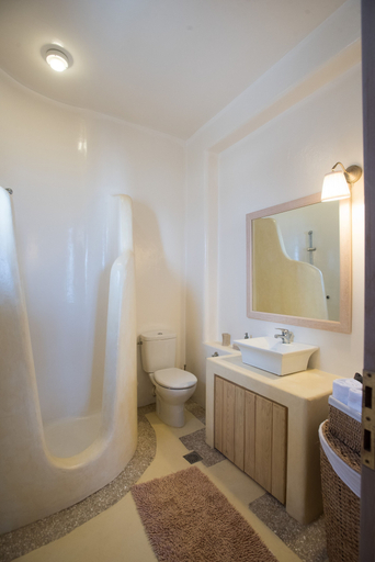 Bathroom 5, Case di Venia, South Aegean