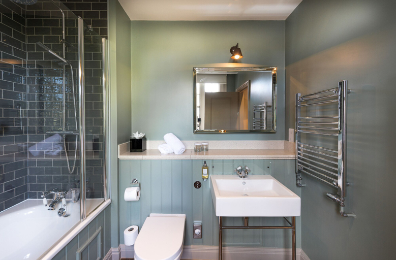 Bathroom 4, The Crown Manor House Hotel, Hampshire