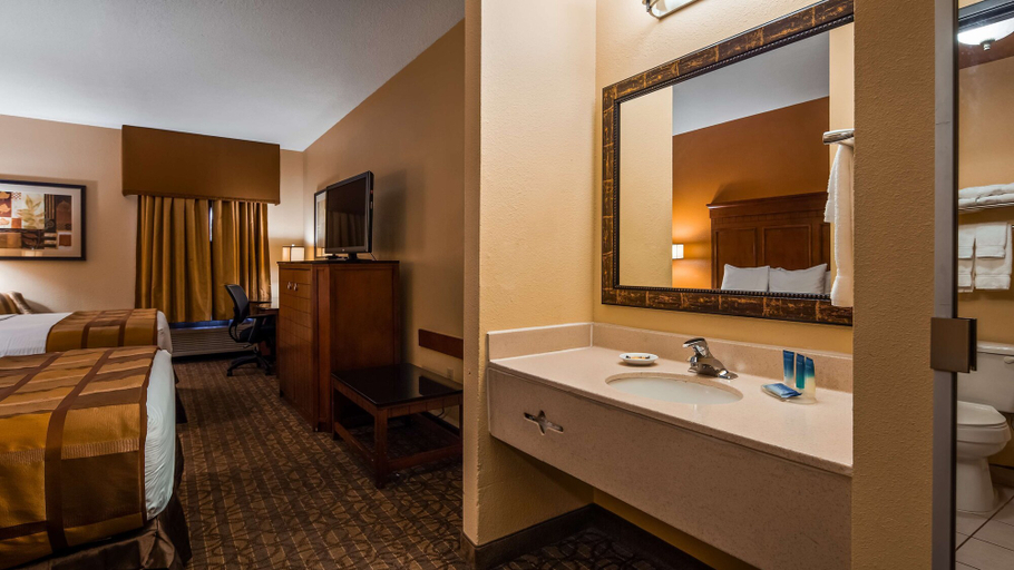 Bathroom, Best Western Plus Midwest Inn & Suites, Saline
