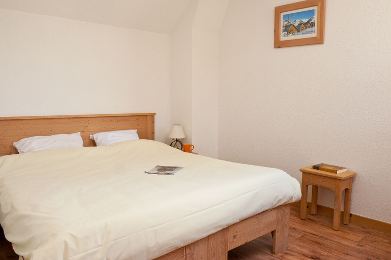 Bedroom 4, Madame Vacances Residence Les Chalets du Berger, Savoie