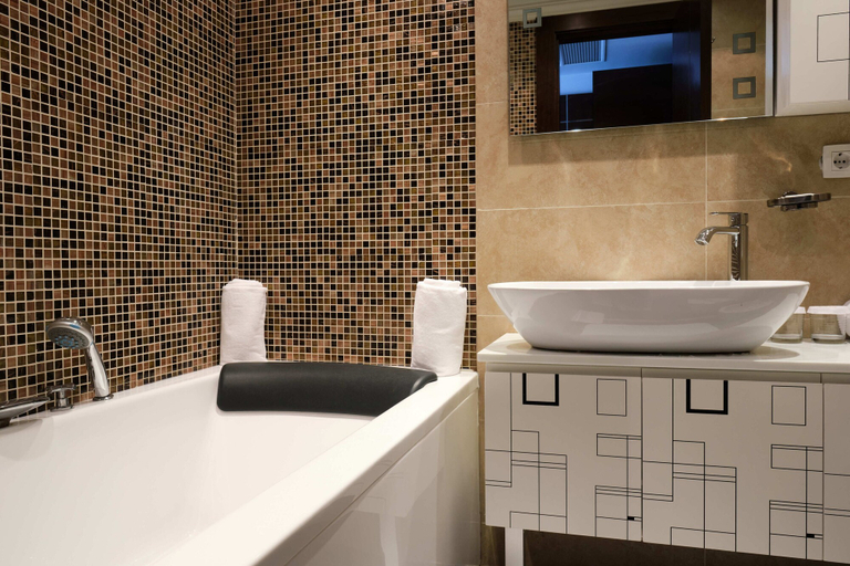 Bathroom 5, Palmeiras Suite Hotel, Samba