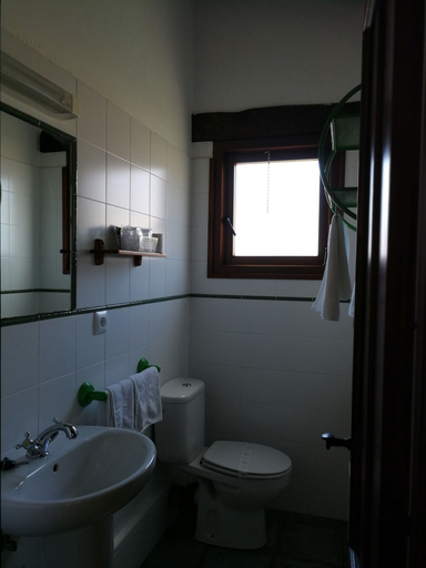 Bathroom 4, Pasaje San Jorge, Cantabria